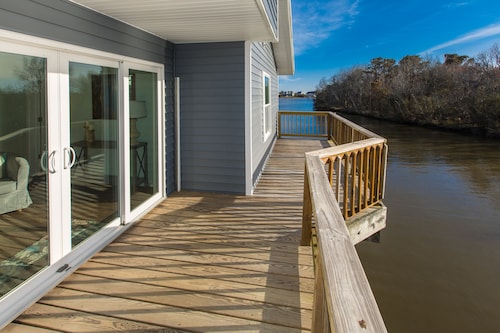 Waterfront home on a bay canal with private pool, foosball, Ping-Pong, fast WiFi