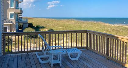 Oceanfront home with beach access, huge decks & pool table - great for groups