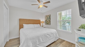 3 bedrooms, desk, iron/ironing board, WiFi