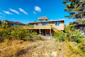 Exterior - Remodeled, ocean view home with rooftop deck & fast WiFi - dog-friendly (Virginia Beach)