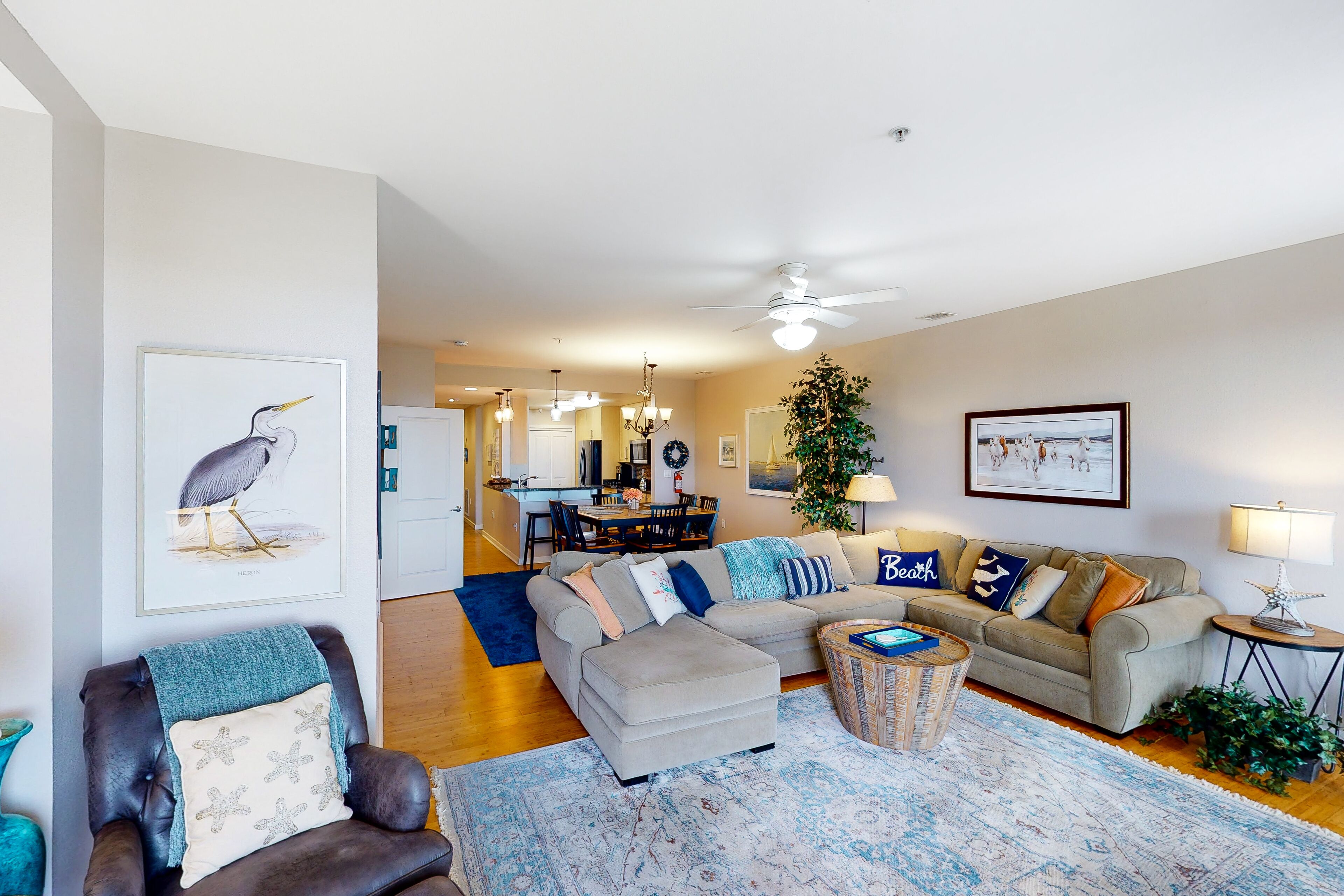 Great condo with 2 balconies, excellent ocean & bay views, 3 on-site pools & gym