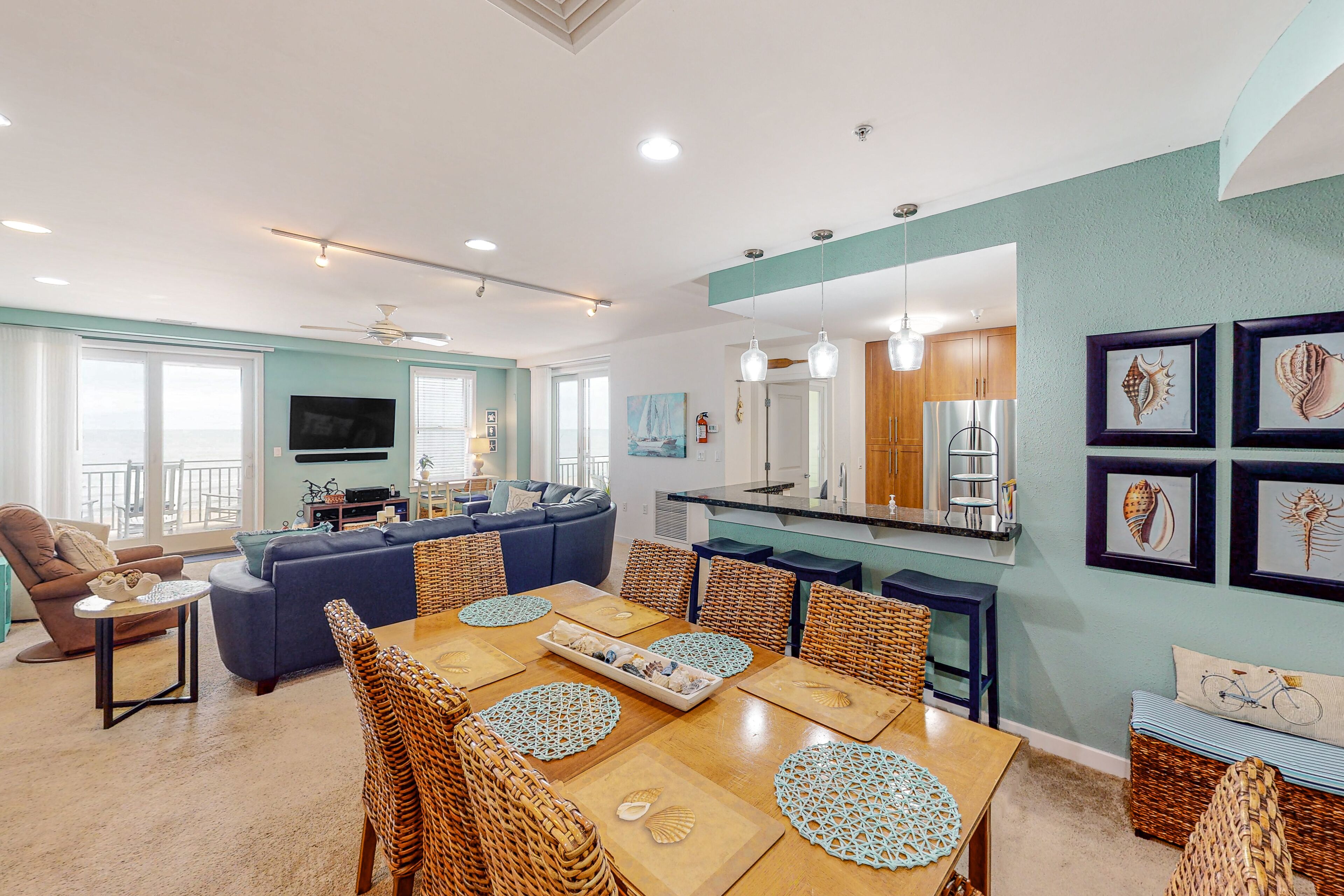 Inviting & well-equipped beachfront condo with private balcony, 3 pools, gym & AC