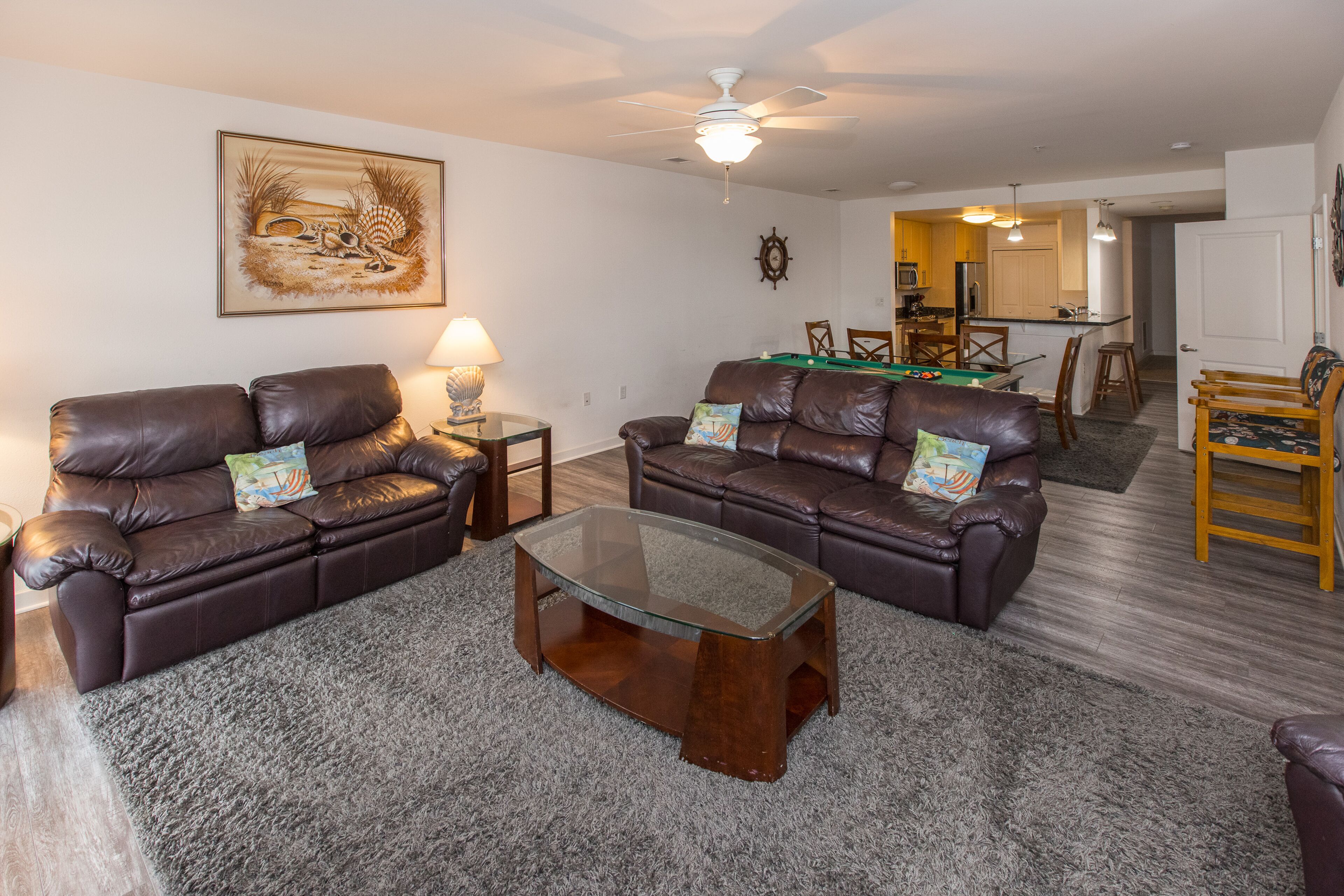 Courtyard condo with pool table, air hockey, WiFi, 3 pools & 2 fitness centers