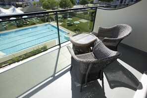 In-room safe, desk, laptop workspace, blackout curtains