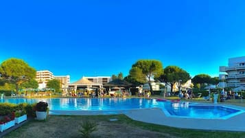 Seasonal outdoor pool, open 10:30 AM to 6:30 PM, pool umbrellas