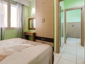 خزنة داخل الغرفة ومكواة/لوح كي وسرير سفر وواي فاي مجانًا