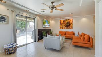 TV connectée, cheminée, baby-foot, table de tennis de table