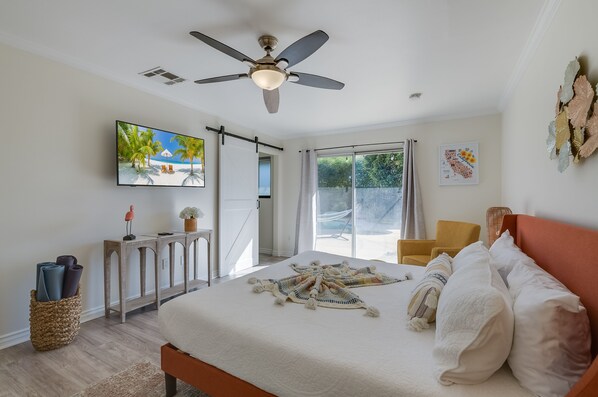 4 bedrooms, desk, iron/ironing board, free WiFi