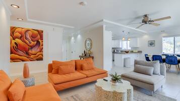 Smart-TV, Kamin, Tischfußball, Tischtennisplatte