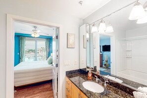 2 bedrooms, internet, bed sheets - 1st-floor condo near the beach with balcony, grills, outdoor pool & gym (Virginia Beach)