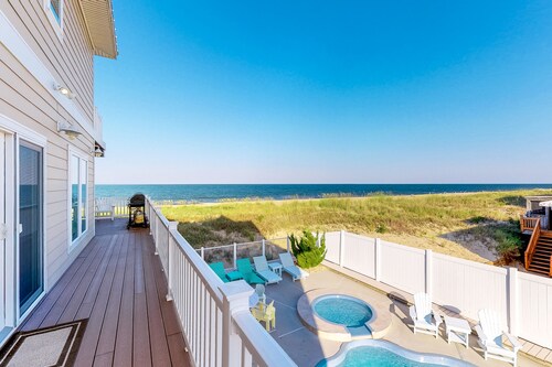 Oceanfront home w/elevator, private outdoor pool & hot tub - wedding-friendly
