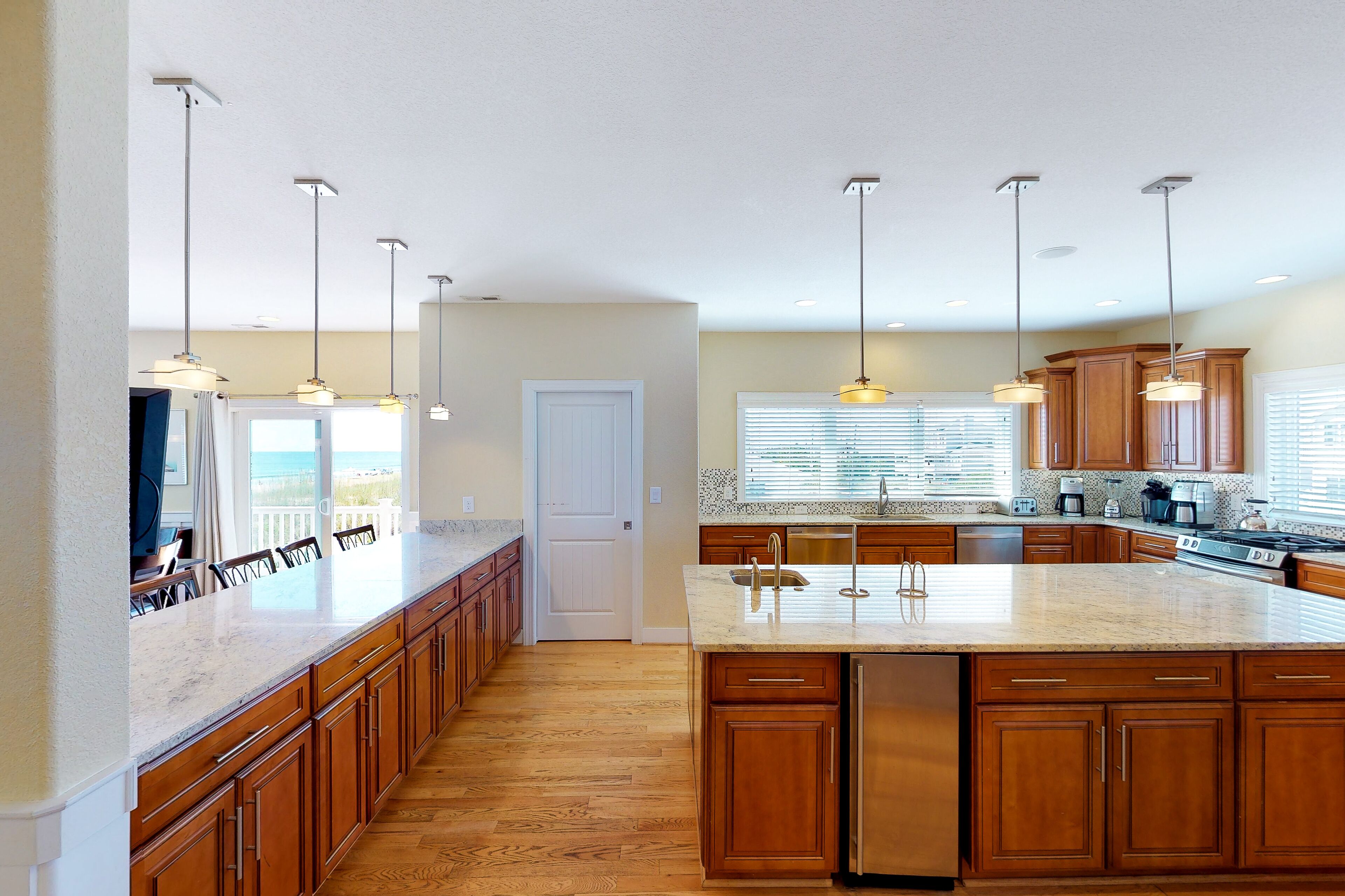 雪櫃、微波爐、焗爐、爐具