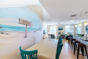 Dining - Oceanfront, 2-story penthouse with 3 balconies, 3 pools & 2 gyms (Virginia Beach)