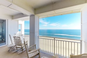 Property grounds - Oceanfront, 2-story penthouse with 3 balconies, 3 pools & 2 gyms (Virginia Beach)