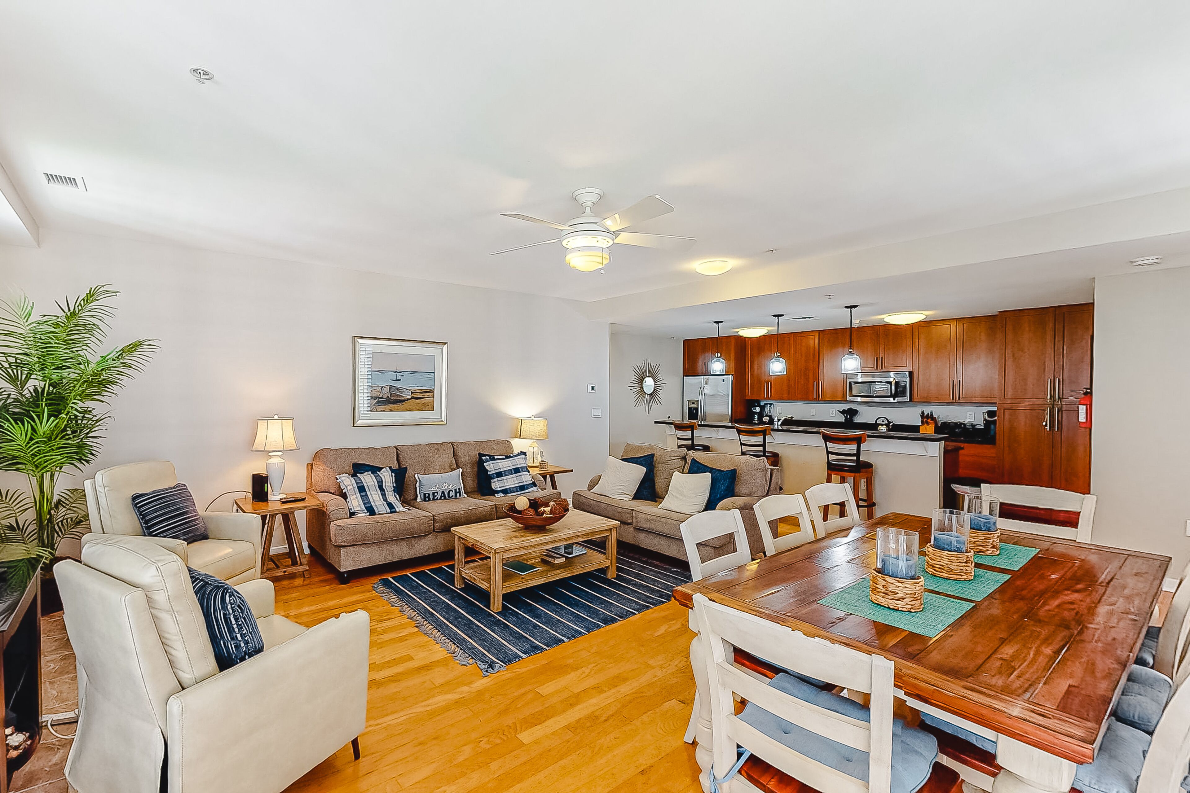 Ocean-view condo with private balcony, W/D, 3 pools, fitness center & AC