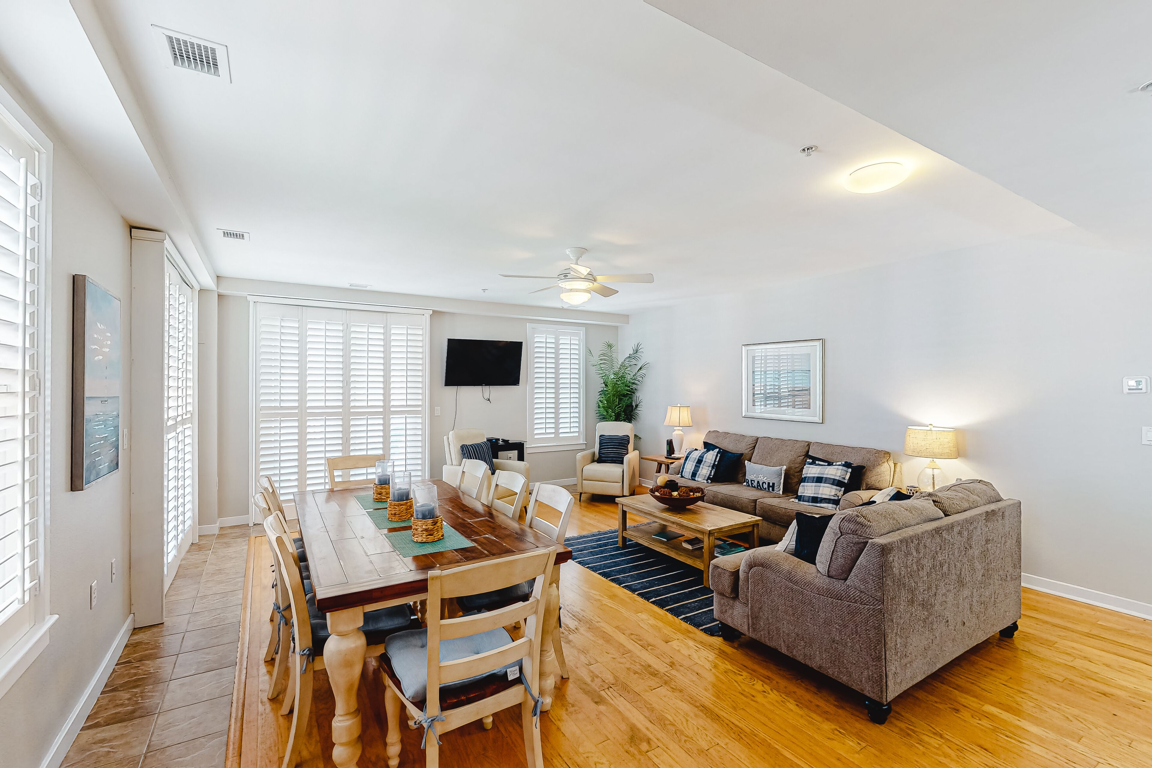 Ocean-view condo with private balcony, W/D, 3 pools, fitness center & AC