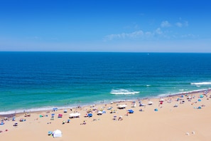 Una spiaggia nelle vicinanze