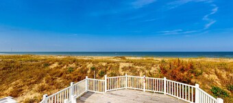 Oceanfront home w/ocean views, WiFi, central AC, balcony, deck, washer/dryer