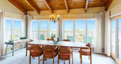 Oceanfront home w/ocean views, WiFi, central AC, balcony, deck, washer/dryer
