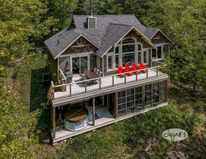 Exterior - Beautiful 4 bed 3 bath cottage on Loon Lake! Hot Tub! SW Exposure! (Gravenhurst)