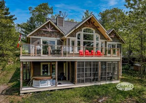 Exterior - Beautiful 4 bed 3 bath cottage on Loon Lake! Hot Tub! SW Exposure! (Gravenhurst)