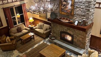 Smart TV, fireplace, stereo