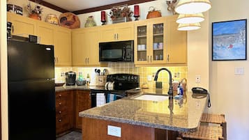 冰箱、微波炉、烤箱、炉灶