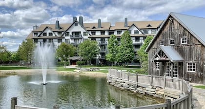 Luxury Condo*Hot Tub*Pool*Fireplace*Walk to Lifts*Near Golf Course & Fitness Ctr