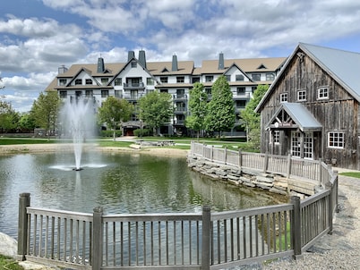 Luxury Condo*Hot Tub*Pool*Fireplace*Walk to Lifts*Near Golf Course & Fitness Ctr