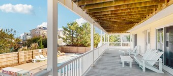 Dog-friendly home with pool, hot tub, lazy river, splash pad, & game room