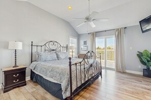 9 bedrooms, internet, bed sheets - Dog-friendly home with pool, hot tub, lazy river, splash pad, & game room (Virginia Beach)
