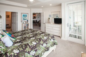 3 bedrooms, Internet, bed sheets - Ocean view condo with balcony, WiFi, on-site pool/gym & easy beach access (Virginia Beach)