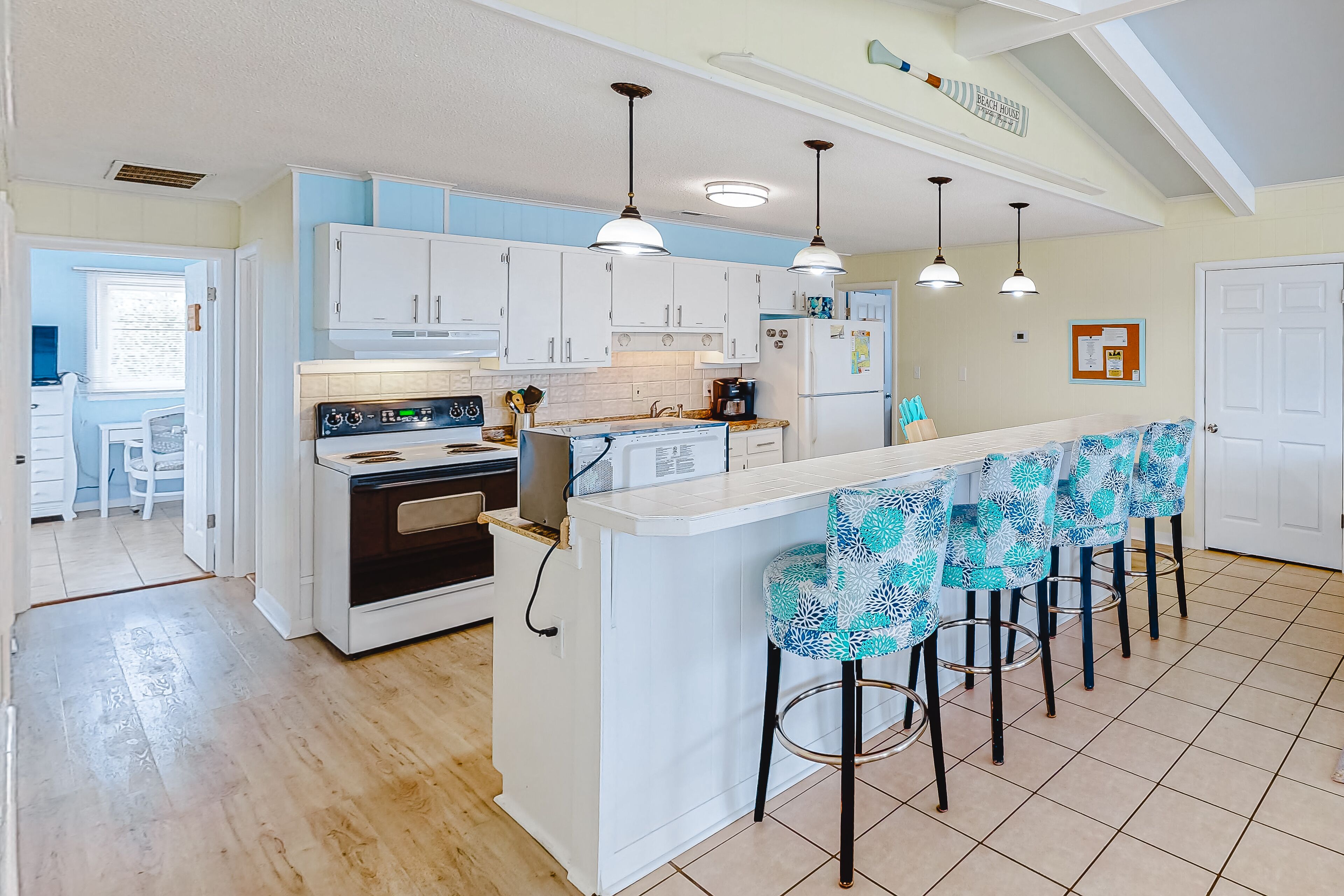 雪櫃、微波爐、焗爐、爐具