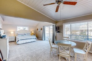 5 bedrooms, free internet, bed sheets