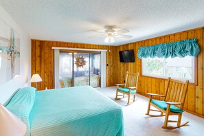 5 bedrooms, Internet, bed sheets - Bright and comfortable home steps from beach w/private pool, WiFi, & central AC (Virginia Beach)