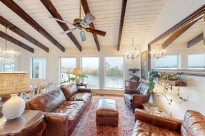 TV - Attractive canal-front home w/private pool, WiFi, washer/dryer, central AC, deck (Virginia Beach)