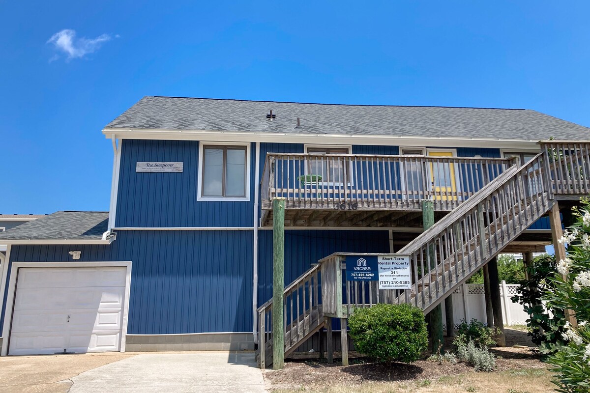 Dog-friendly beach gem w/private pool, easy beach access, WiFi, central AC, deck
