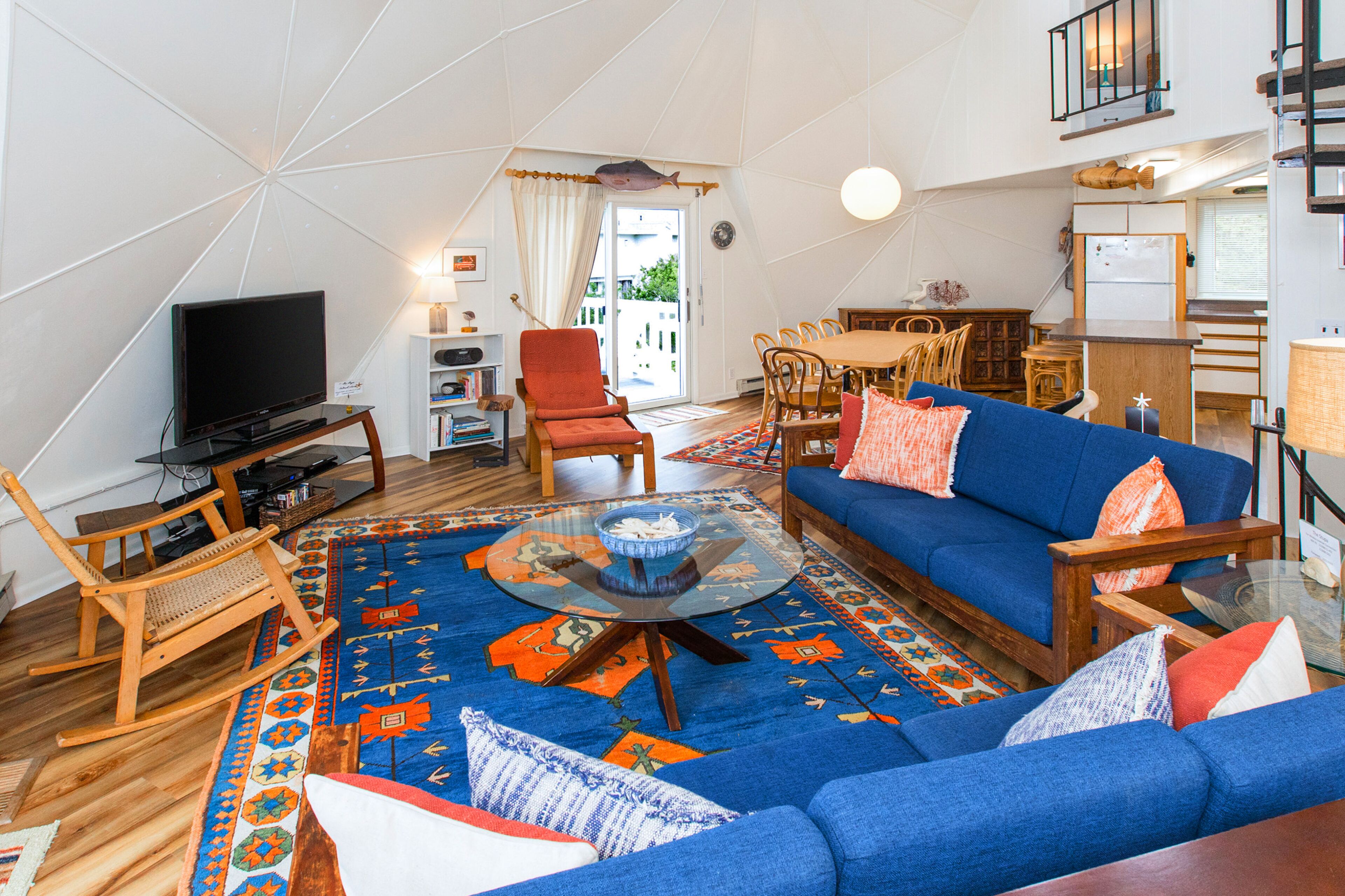 Beautiful home close to ocean and bay w/central AC, WiFi, private washer/dryer