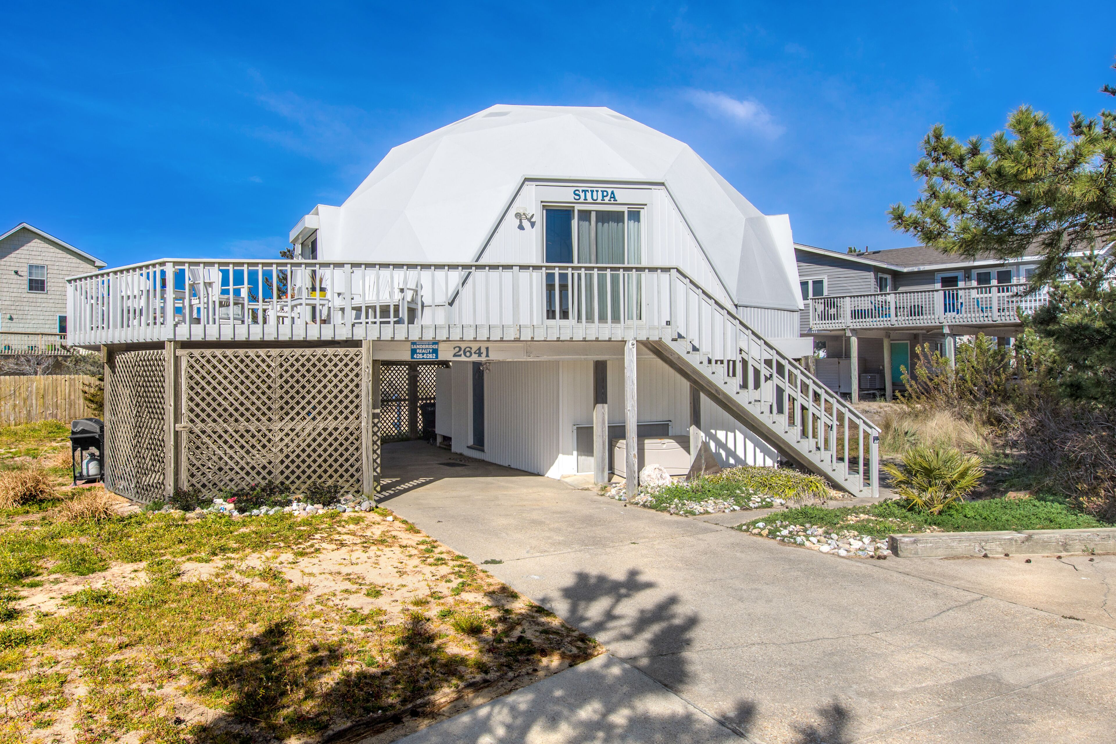 Beautiful home close to ocean and bay w/central AC, WiFi, private washer/dryer