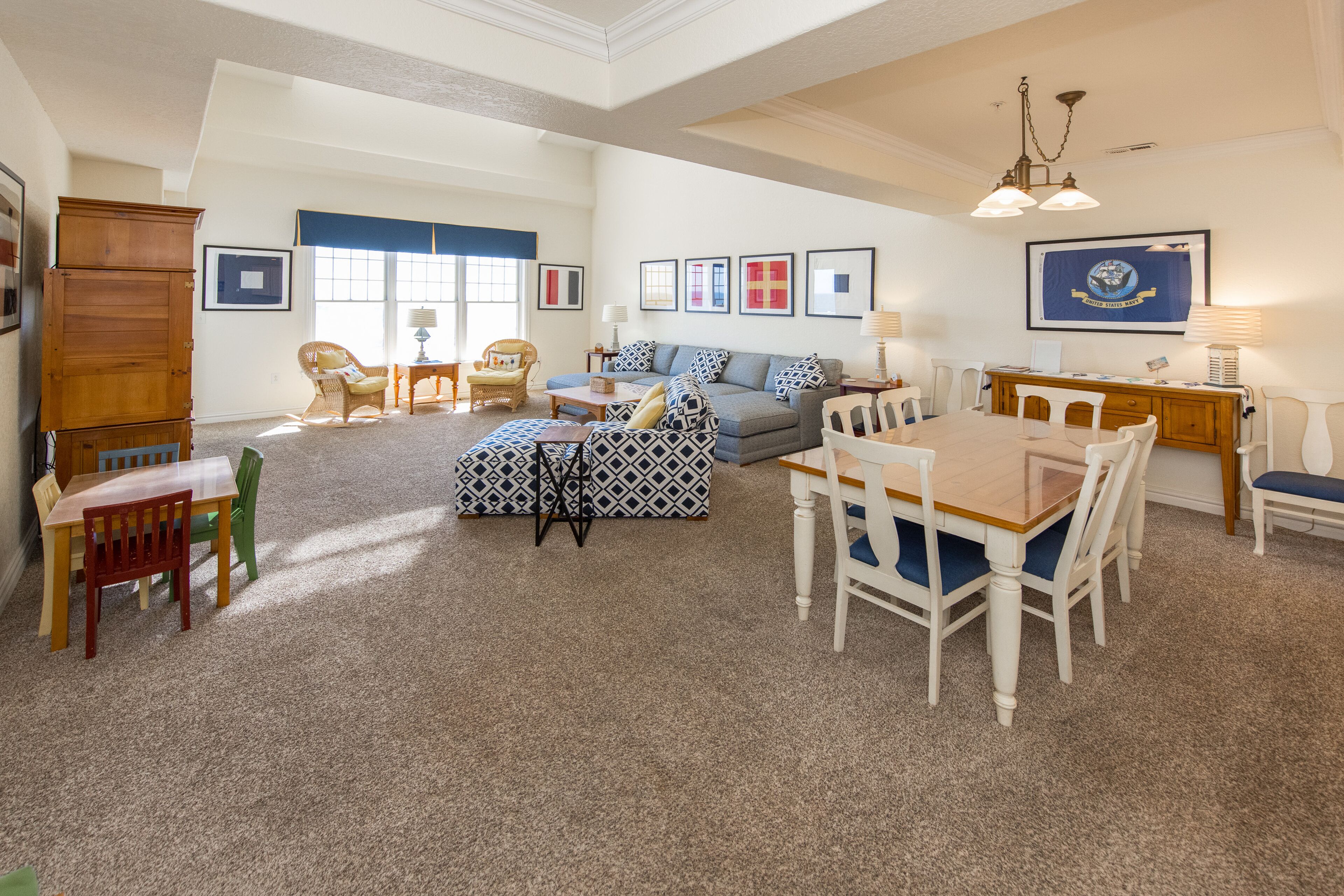 Southside, 2-level condo with big ocean views, balcony, WiFi & on-site pool/gym