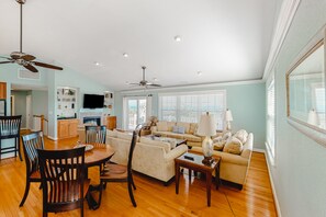 Télévision, cheminée