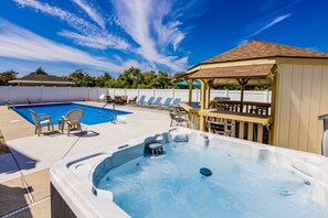 Pool - Lovely, contemporary home w/private pool/hot tub, easy beach access, central AC (Virginia Beach)