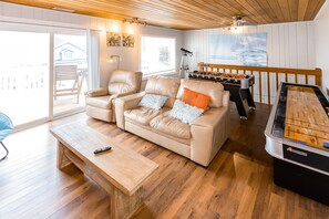 TV, DVD player, foosball, table tennis - Oceanside beach house with private hot tub & pool, spacious deck, games, W/D, AC (Virginia Beach)
