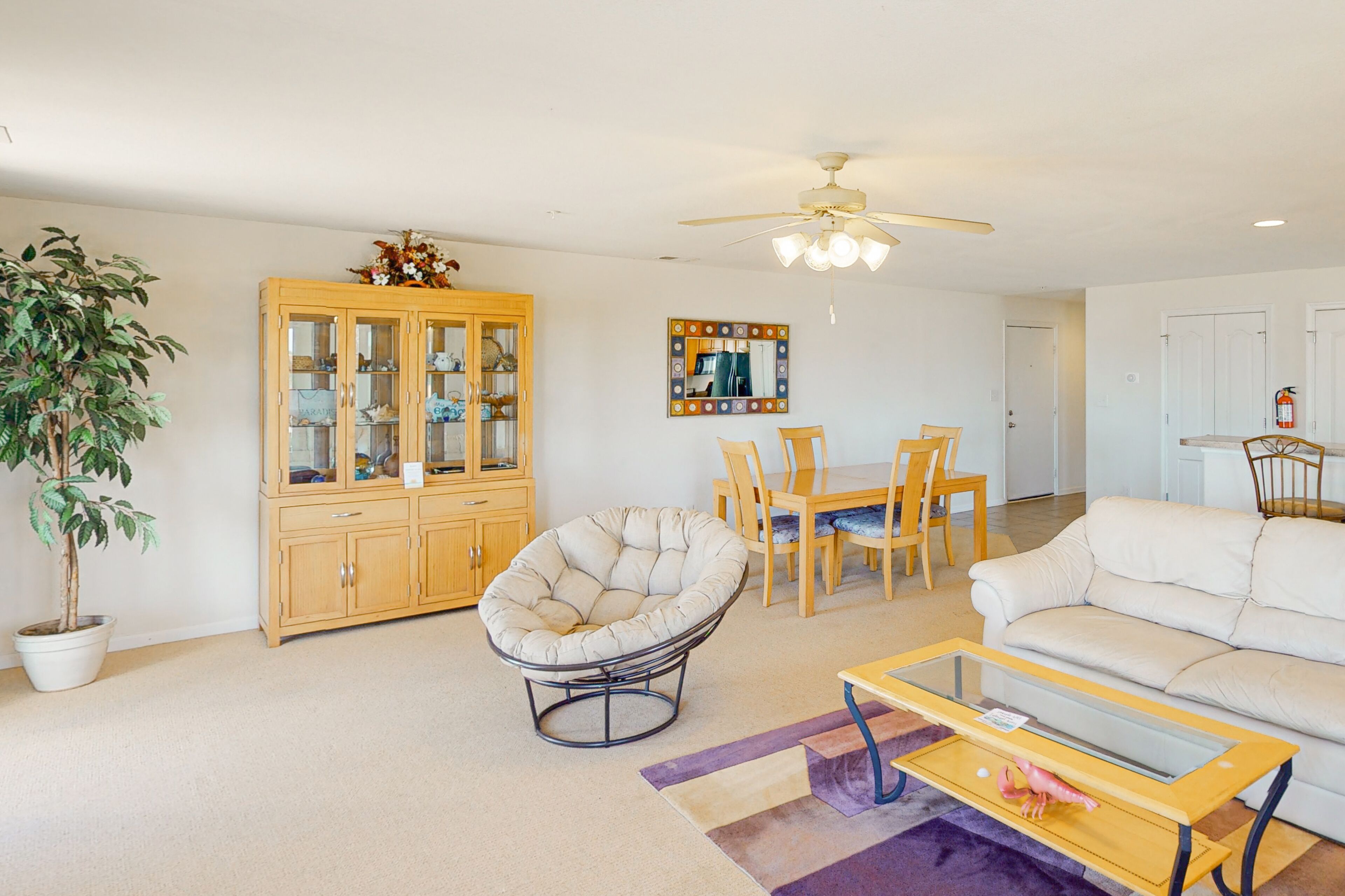 Beautiful home just 1 block from the beach w/shared pool, private washer/dryer