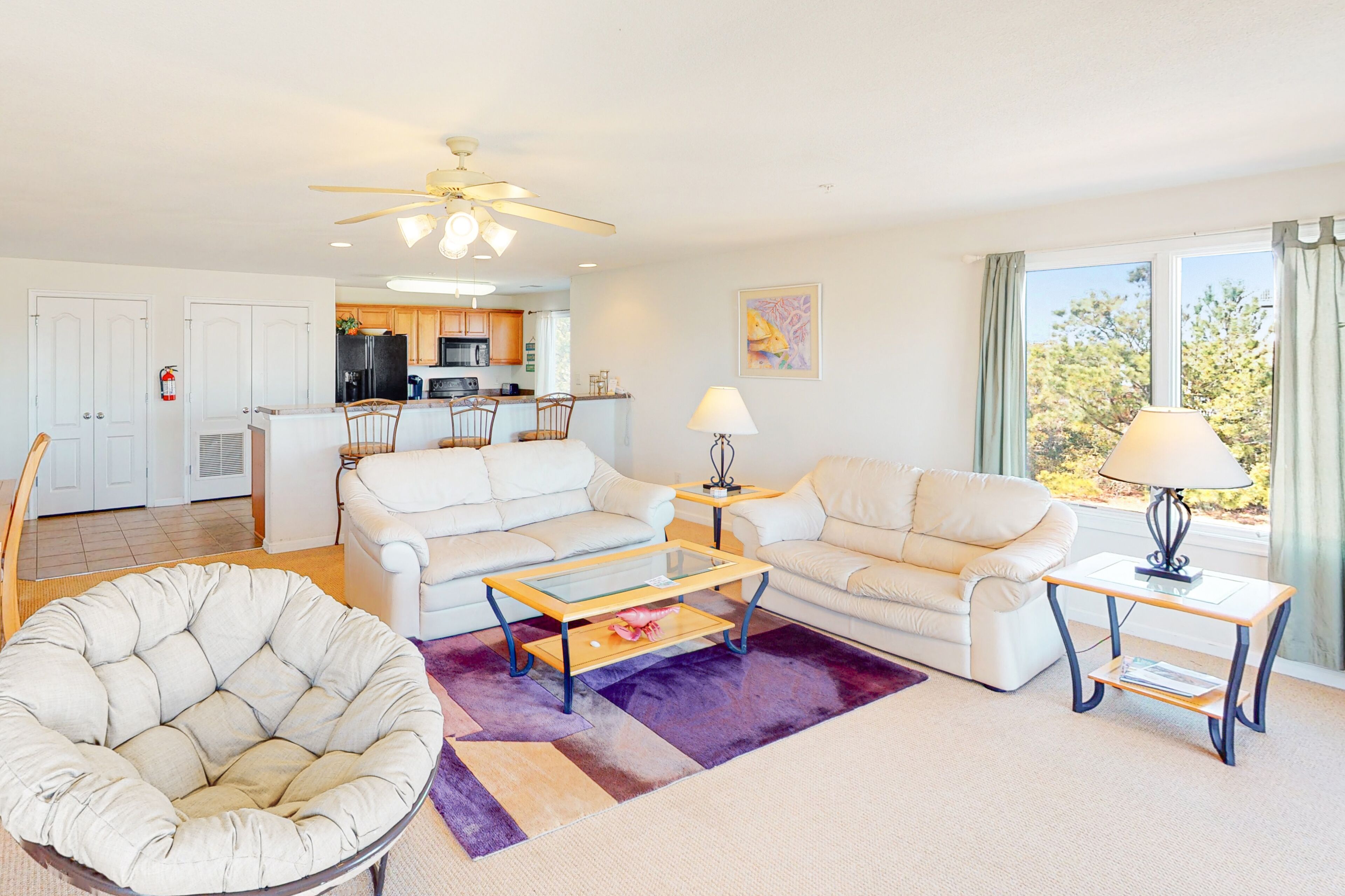 Beautiful home just 1 block from the beach w/shared pool, private washer/dryer