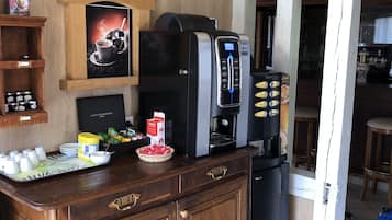 Desayuno buffet diario (EUR 9 por persona)