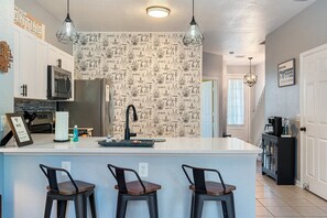 Microwave, oven, stovetop, dishwasher - Star Wars Retreat: Free Waterpark!10min to Disney! (Kissimmee)