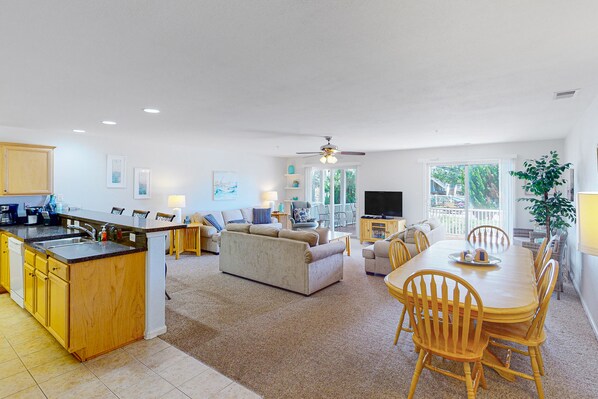 TV, DVD player, books, video library - 1st-floor Seaside condo 1 block from beach with pool & private deck (Virginia Beach)