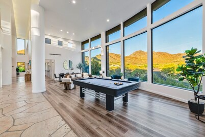 Stunning Views, Large Pool & Indoor Basketball