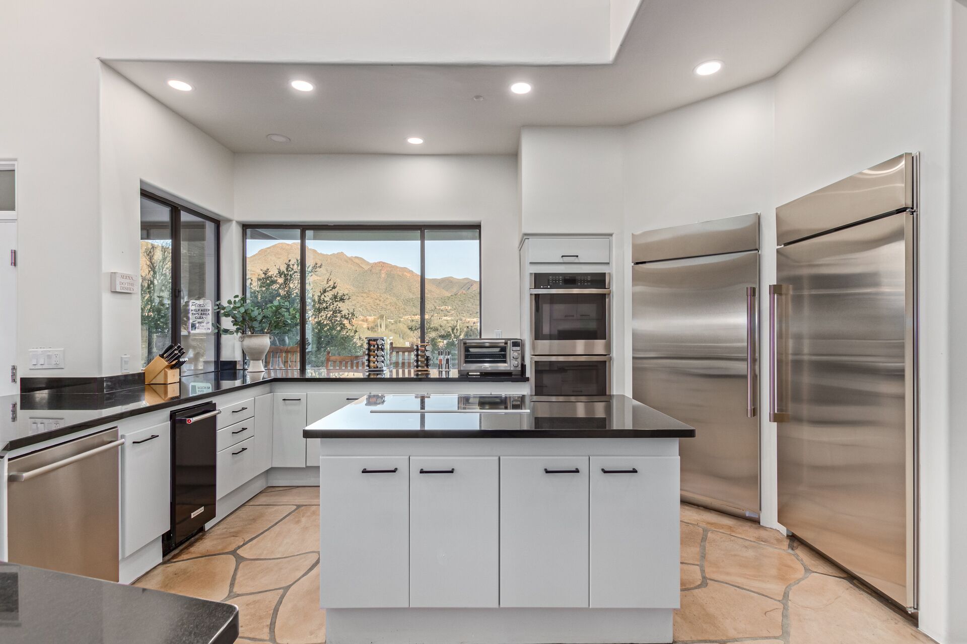 Unique Mountain Views - Large Heated Pool & Spa